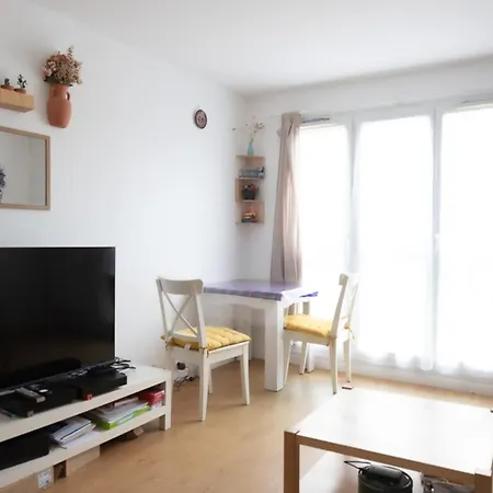 Bright - Close To Place De La Nation *